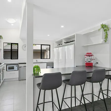 Redhill Cairns Living - Martyn St-3